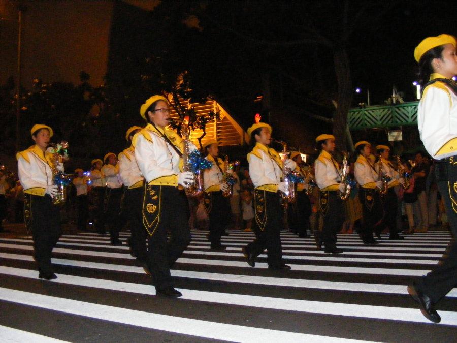 Sacred Hearts Academy band takes part in Waikiki Holiday Parade 