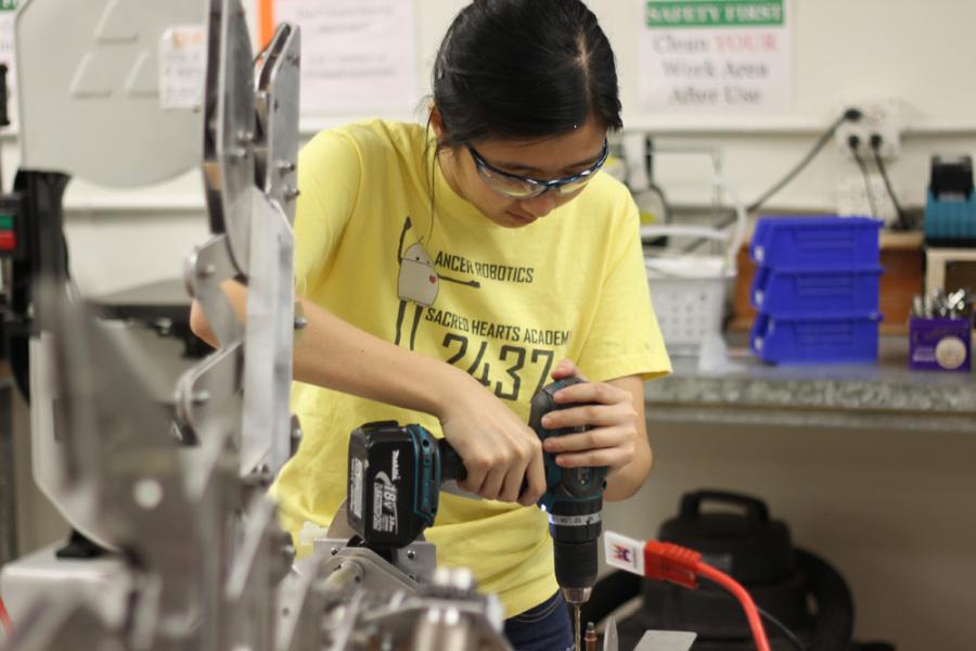 Senior+Angela+Wong+was+chosen+Student+of+the+Month+by+the+Friends+of+Hawaii+Robotics%2C+a+group+which+supports+robotics+programs+in+Hawaii.+Wong+has+been+involved+in+robotics+since+the+eighth+grade.