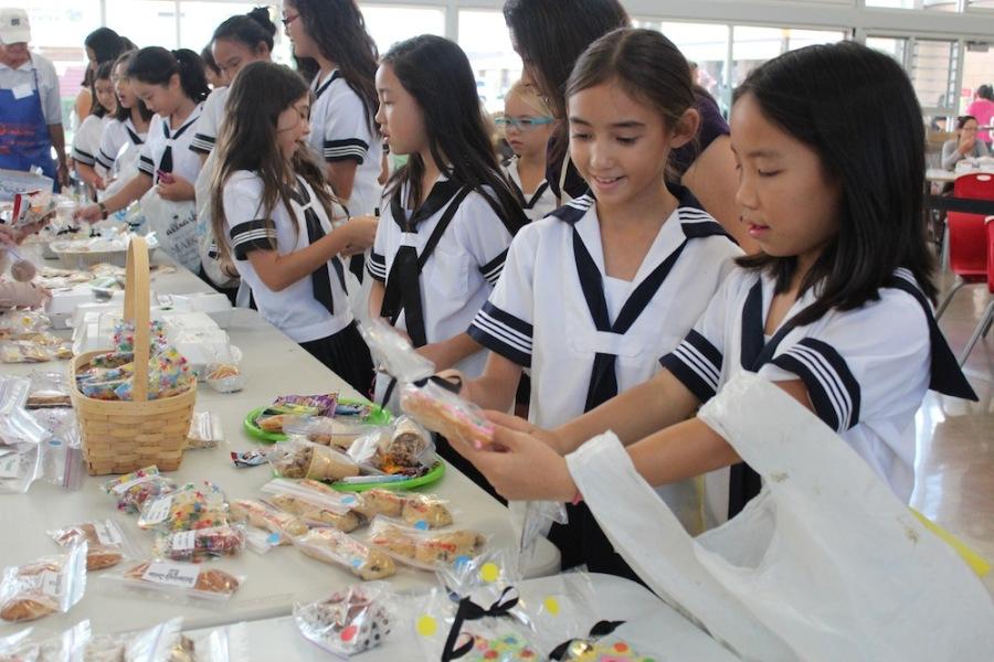 Lower school students enjoyed the many varieties of baked goods at the recent annual Bake Sale. 