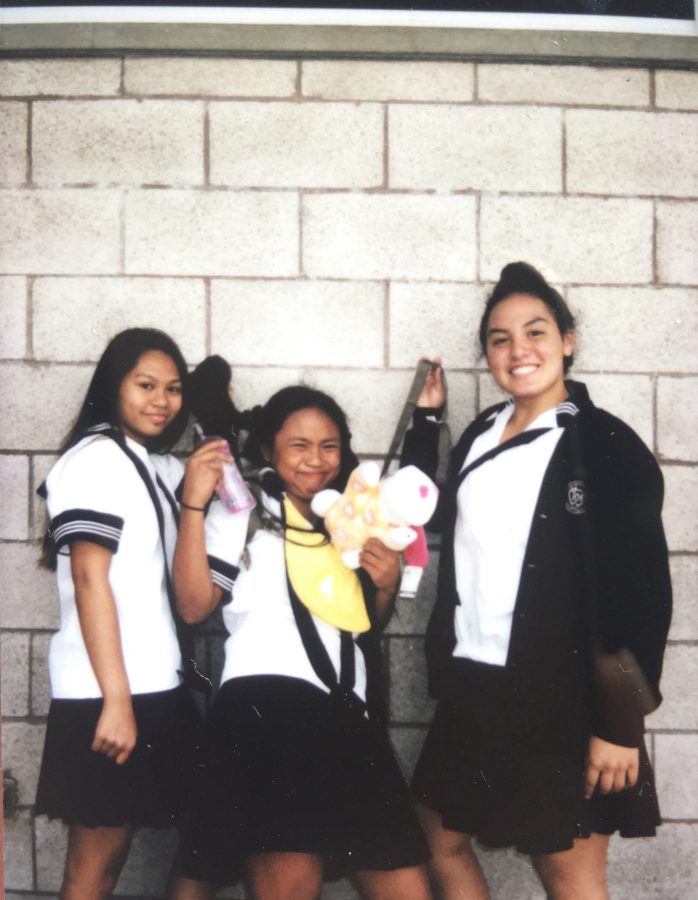Juniors Rochell Agapay and Hi‘ialo Apo with their freshman “little sister,” Mickayla Baniaga, for Mini Monday. 