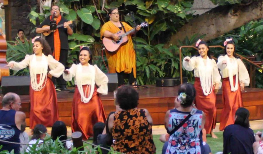 Sacred+Hearts+Academys+hula+students+perform+at+the+Royal+Hawaiian+Center+in+Waikiki.+