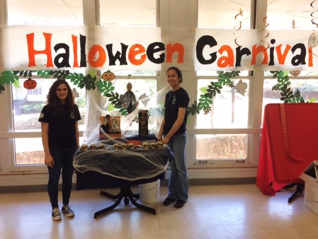 Seniors Katherine Hennion and Hudson Jones setting up for the Halloween Carnival they hosted at Leahi Hospital.