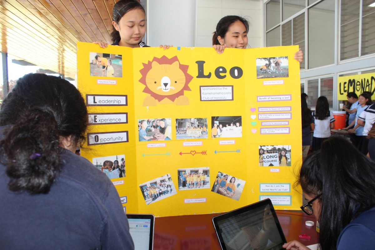 Leo Club members welcome students with smiles as they encourage others to sign up. 
