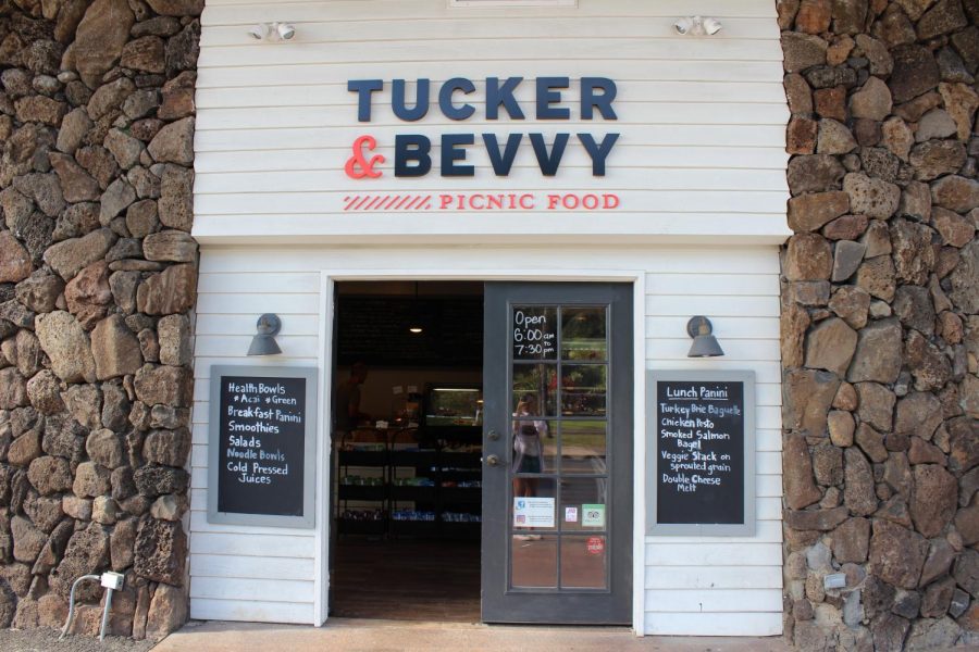 Tucker & Bevvy, located in Waikiki, offers healthy grab-and-go foods for tourists and locals alike. Photos by Jasmine Matsumoto.