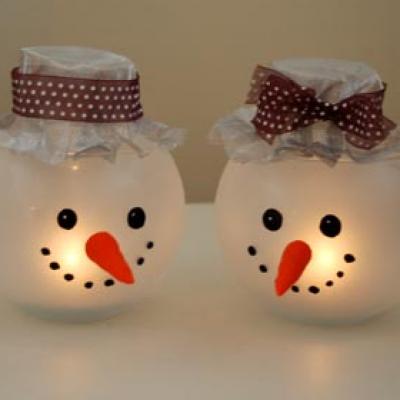 Snowman candles holders are a festive way to light up your home. Photo courtesy of Pinterest.
