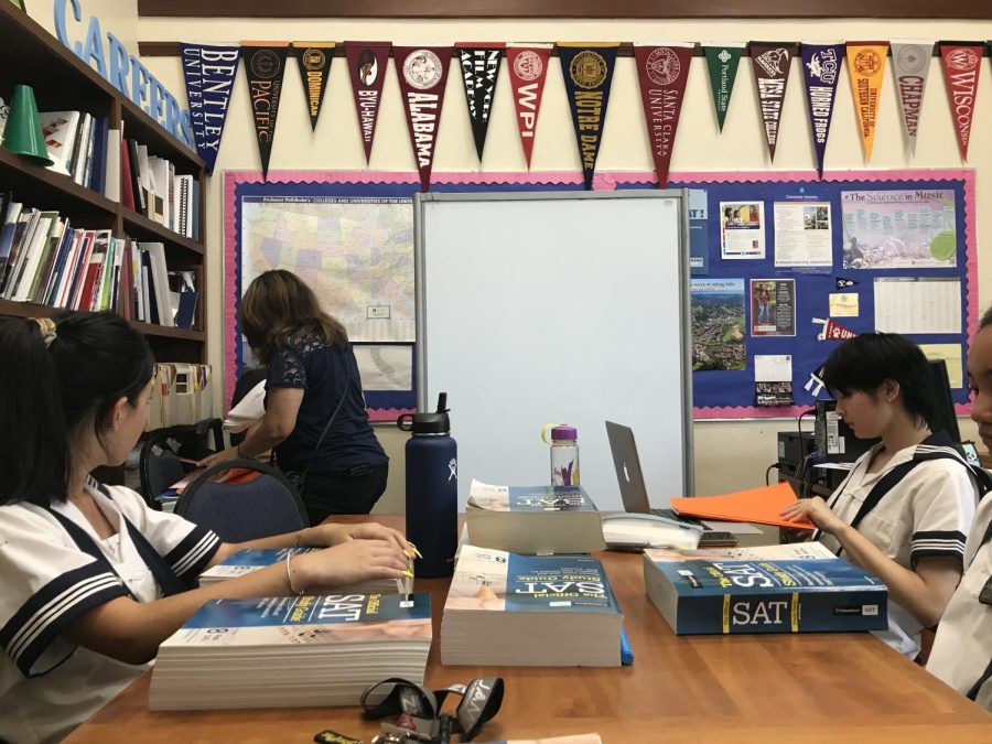 (Left to right) Junior Jasmine Lee  and senior Jiarong Wang get situated for their first day of SAT preparation classes. All photos by Noe Nekotani.