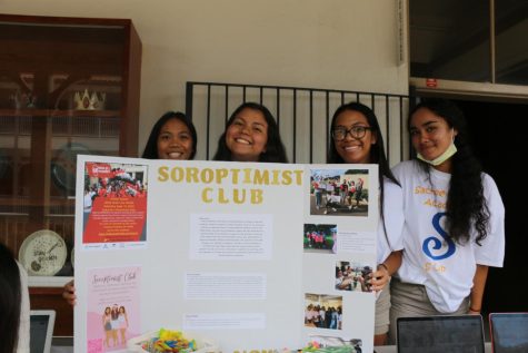 (Left to Right) Soroptimist Club president Rory Redila and club members promoted their club at the Club Fair this year. Their club is one of the oldest at Sacred Hearts Academy. Photo by Ember-Joy Guevarra.