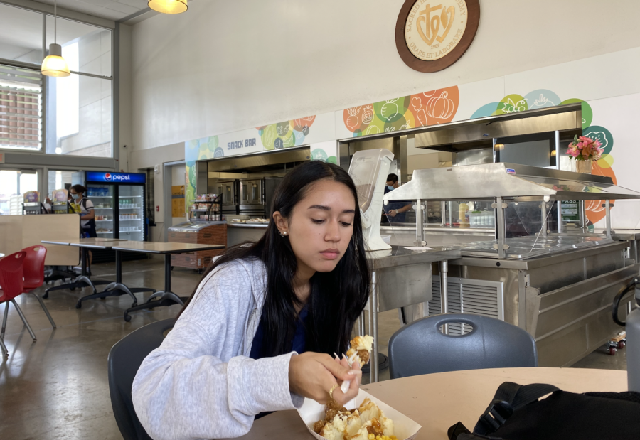 Senior Gianna Toro eating cafeteria lunch. She says she prefers to buy school lunch than bring food from home. Photo by Kaelin Apuakehau.