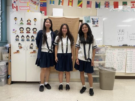 Seniors Logan Chung (right), Karissalyn Chang (middle), and Isabelle Tamashiro (left) get ready to study so they can be ready for track. Photo by Danielle Woo.