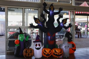 Boo! Fright Night brings ghouls and gals
